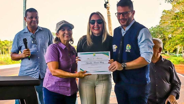 Sula Ximenes recebe Moção de Aplausos da Câmara Municipal de Plácido de Castro