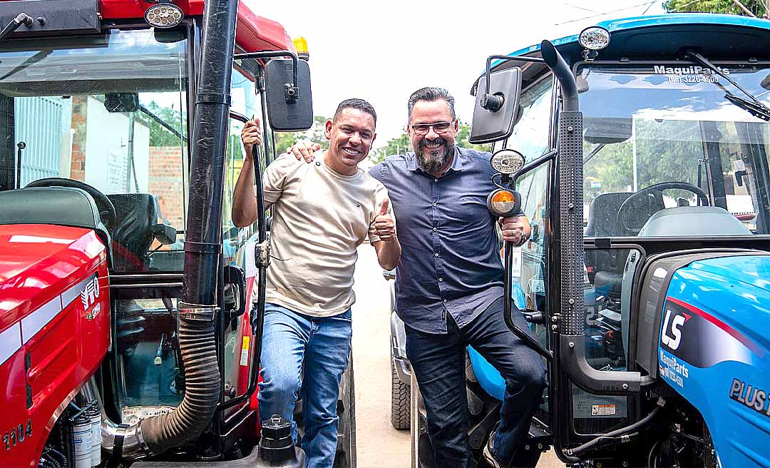 Senador Alan Rick e Prefeito Jerry entregam tratores e equipamentos em Assis Brasil