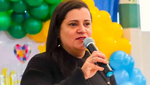 Vereadora Veinha do Valmar vota contra rejeição do veto ao aumento de salários de Prefeito, Vice e Secretários do Município de Tarauacá