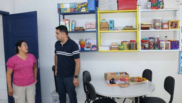 Samir Bestene encerra mandato com entrega de sala especializada na Escola Terezinha Kalume