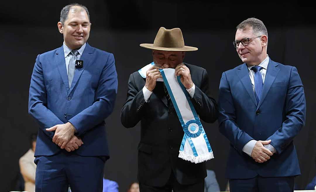 Com seu inseparável chapéu campeiro, Bocalom recebe faixa de prefeito e destaca: “não quero fazer rolos, não quero maracutaias”