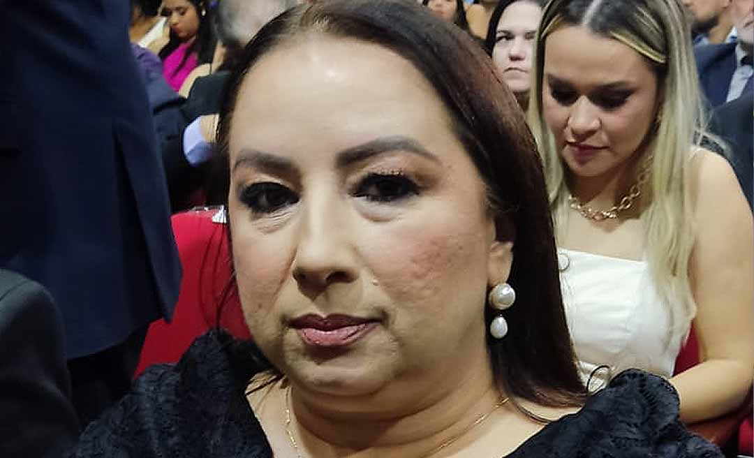 "Se ser oposição é buscar melhorias para o povo, serei oposição",  afirma Elzinha Mendonça 