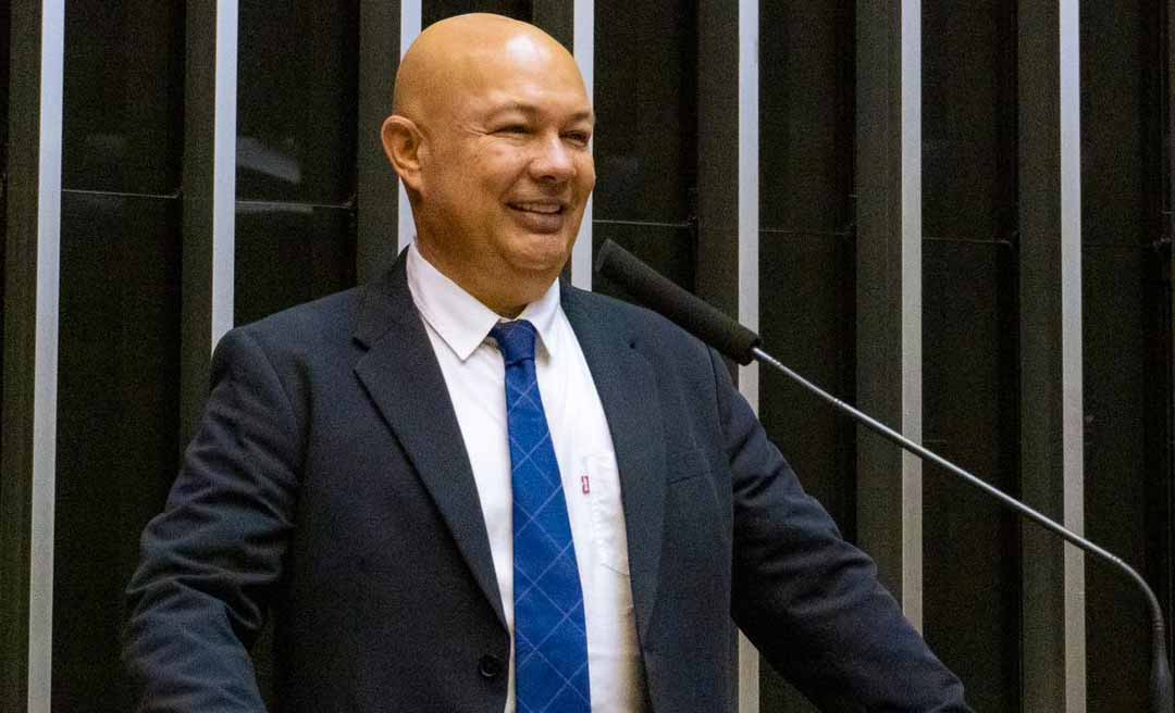 Suplente de Gerlen, José Adriano toma posse na Câmara dos Deputados e promete estimular emprego e renda 