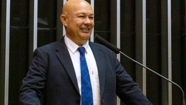 Suplente de Gerlen, José Adriano toma posse na Câmara dos Deputados e promete estimular emprego e renda 