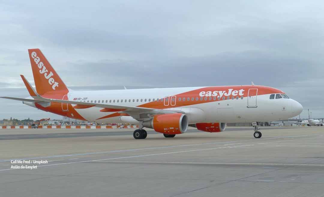 Avião faz pouso de emergência após adolescente ameaçar tripulação com faca