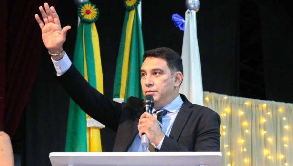 Em solenidade de posse, Samir Bestene diz que continuará sendo um elo do Legislativo com os interesses do Município