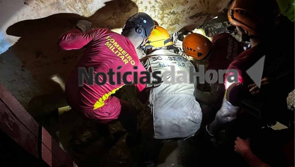 Tragédia: Idoso morre soterrado em deslizamento de terra em Cruzeiro do Sul; adolescente consegue sobreviver