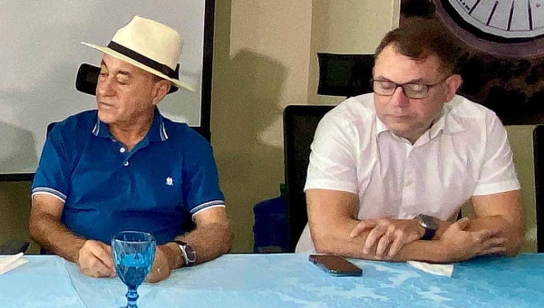 Aparentando desconforto, Alysson Bestene deseja boa sorte aos secretários escolhidos para a próxima gestão de Bocalom