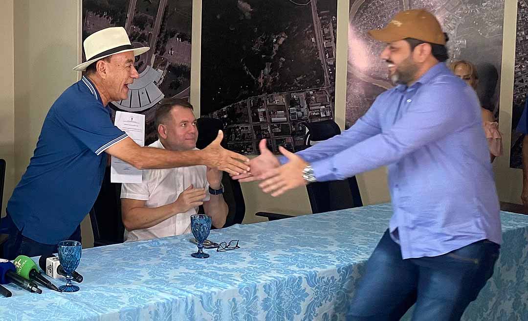 “Vocês parem com essas conversas”, diz Bocalom ao ser perguntado se a secretaria chefiada por João Marcos vai fiscalizar a Parada LGBT