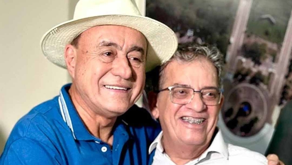 Pastor Paulo Machado é mantido na Secretaria de Educação do Município e posta foto com Bocalom: “Obrigado, prefeito”