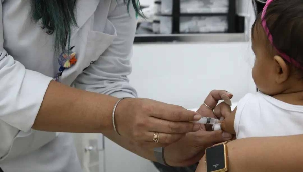 Sem gotinha: entenda como fica novo esquema vacinal contra a pólio