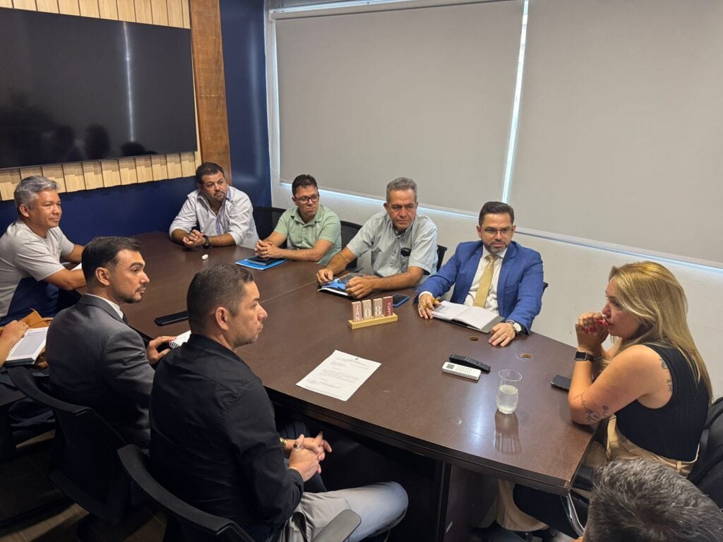 Deracre e Prefeitura de Porto Acre firmam parceria para melhorias em ramais, ruas, portos e balsas