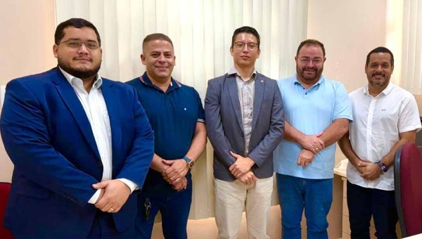Prefeito de Boca do Acre, Frank Barros, realiza visita institucional ao promotor de Justiça Marcos Patrick