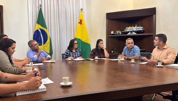 Governo do Acre debate implantação de cozinhas solidárias e hortas comunitárias no estado