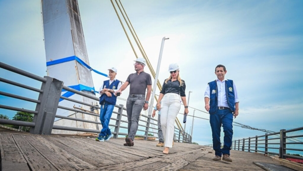 Gladson Cameli acompanha obras de recuperação da Passarela Joaquim Macedo que avançam com reforço estrutural e foco na segurança