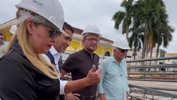 Gladson vistoria reforma da passarela Joaquim Macedo, que ficará pronta em 11 meses