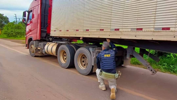 PRF identifica veículo com sinais de adulteração na BR-364, em Rio Branco