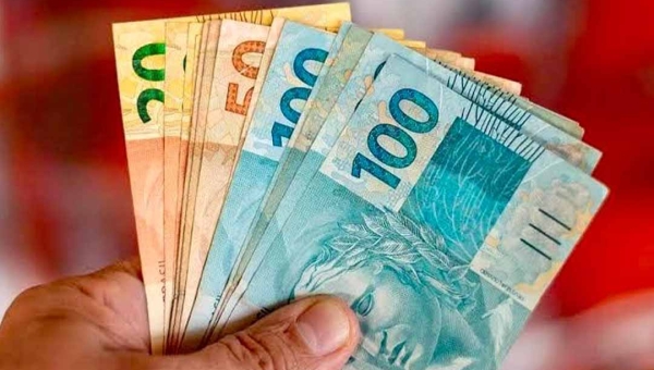 Mais de 48 milhões de brasileiros ainda não sacaram R$ 8,69 bilhões esquecidos no sistema financeiro; saiba como consultar valores