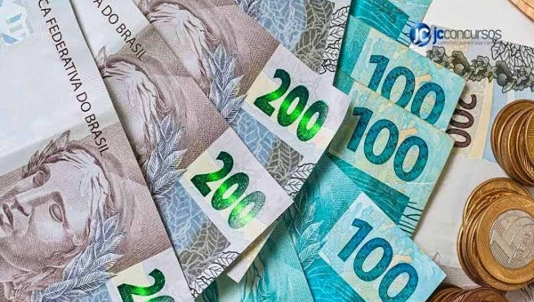 Reajuste do salário mínimo em 2025 impacta cofres municipais em R$ 4,41 bilhões