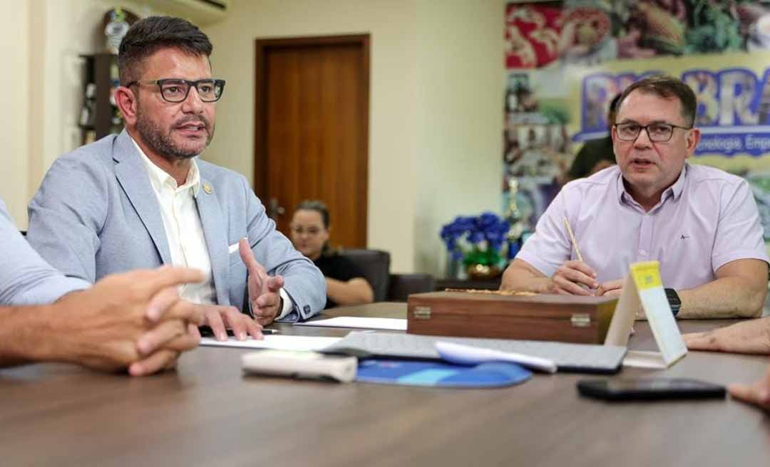 Na prefeitura, Gladson e Alysson conversam sobre parceria: “Firmes pelo progresso da nossa cidade”