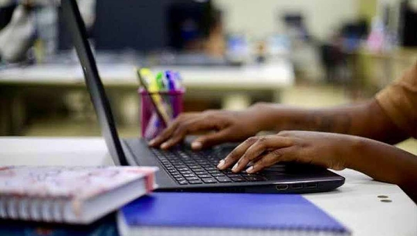 CIEE e Google oferecem 70 mil bolsas de estudo em tecnologia e inovação; saiba como se inscrever