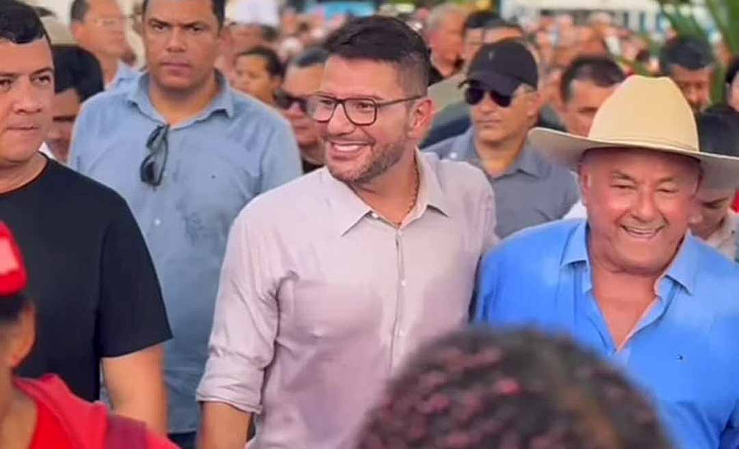 Gladson participa da procissão de São Sebastião, em Xapuri