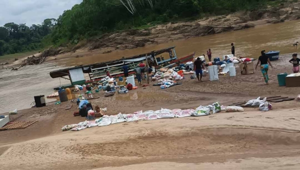 Embarcação naufraga no rio Iaco em Sena Madureira; barco transportava mercadorias