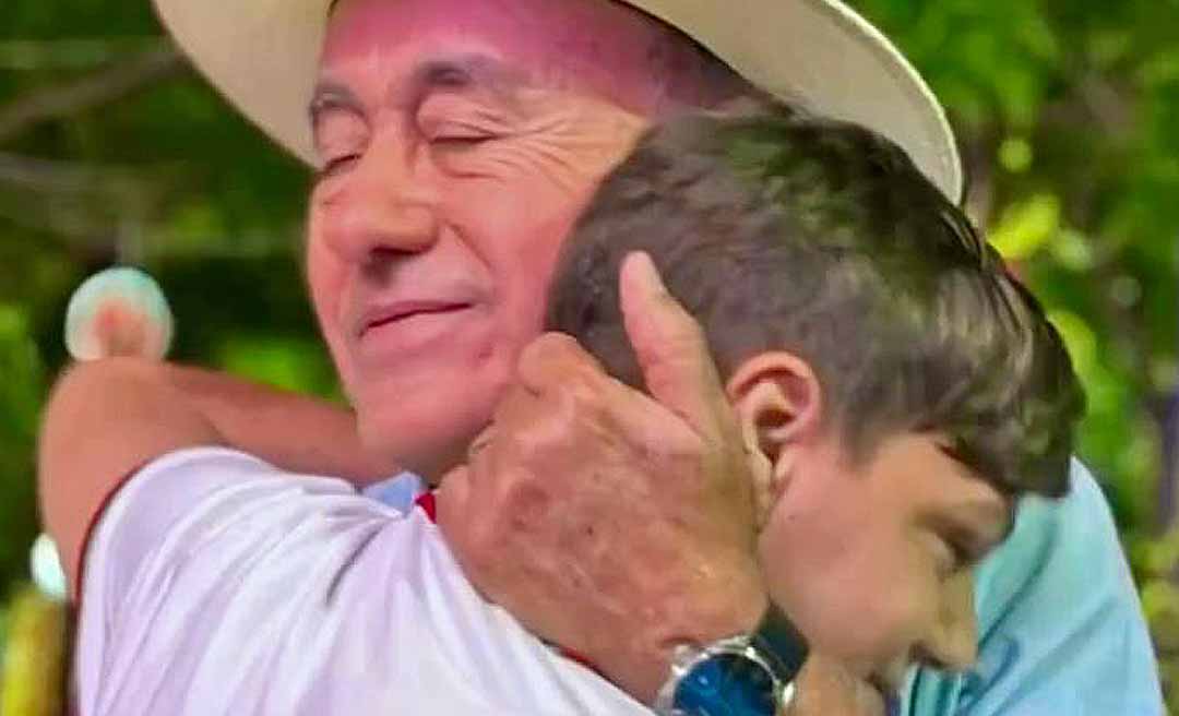 “Eu estou muito feliz. Eu penso que foi o Natal mais iluminado que Rio Branco já teve”, diz Bocalom ao celebrar evento realizado na Praça da Revolução