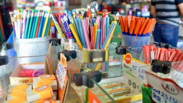 Impostos sobre materiais escolares podem chegar a até 52% do preço final, aponta estudo