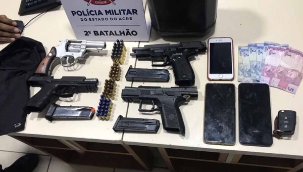 Polícia Militar apreende quatro armas de fogo e recuperam veículo no Segundo Distrito