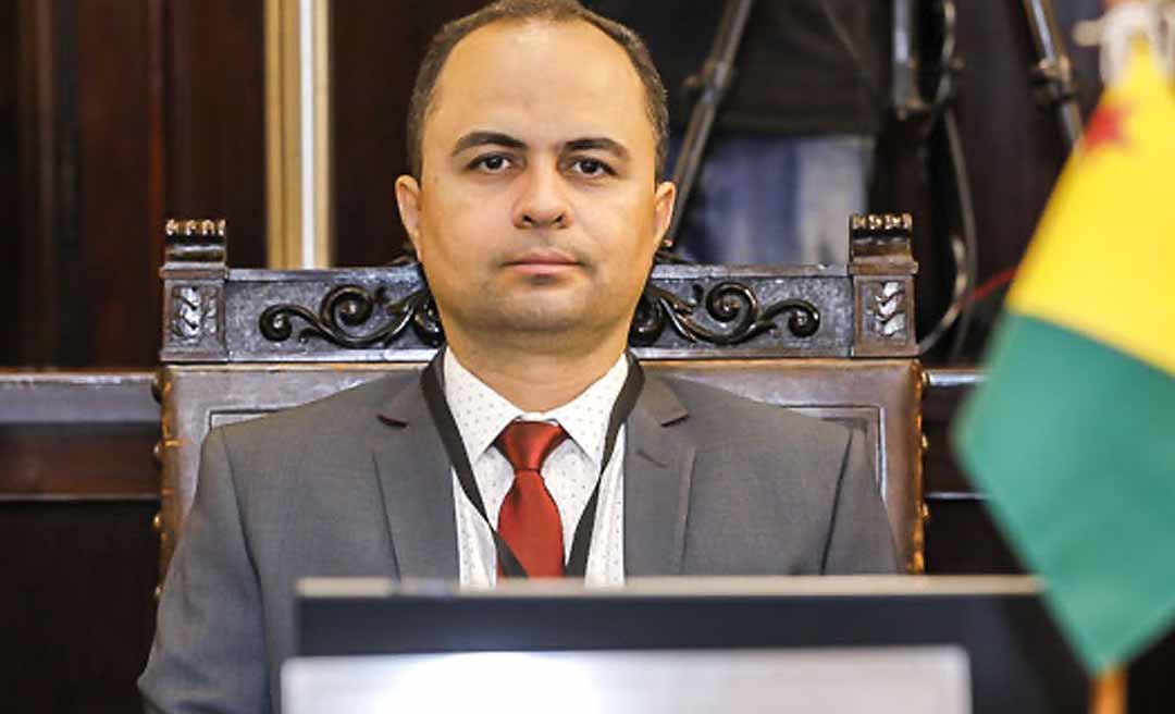 Desembargador Júnior Alberto derruba liminar e salários de secretários, de R$ 28 mil, estão mantidos