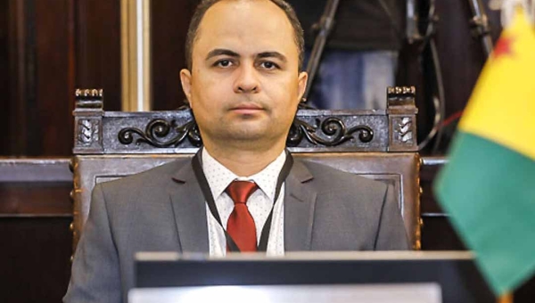 Desembargador Júnior Alberto derruba liminar e salários de secretários, de R$ 28 mil, estão mantidos