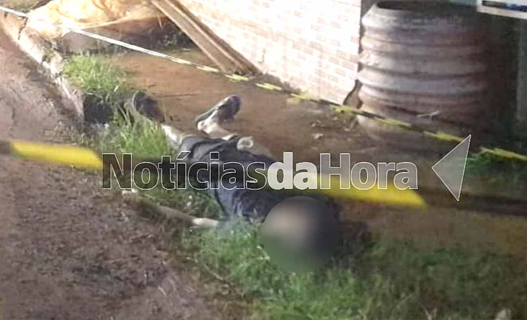 Jovem é executado a tiros em frente de sua residência no bairro Chico Mendes, em Rio Branco; disparos atingiram a cabeça da vítima