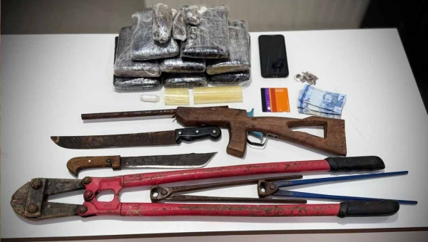 No município de Tarauacá, Polícia Militar apreende mais de quatro quilos de entorpecente e arma de fogo