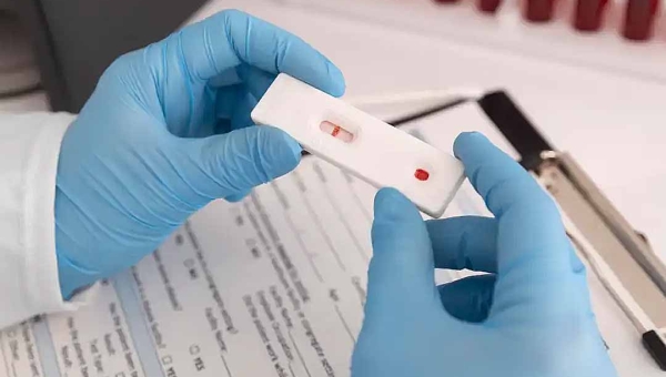 Governo do Acre anuncia distribuição de 47,5 mil testes rápidos para diagnóstico de dengue