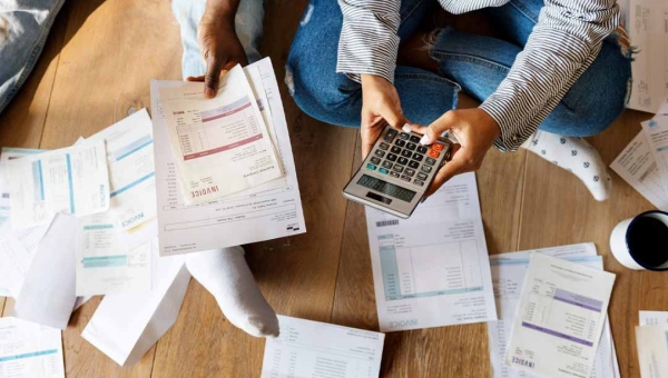 Número de famílias acreanas endividadas caiu em dezembro de 2024, diz pesquisa