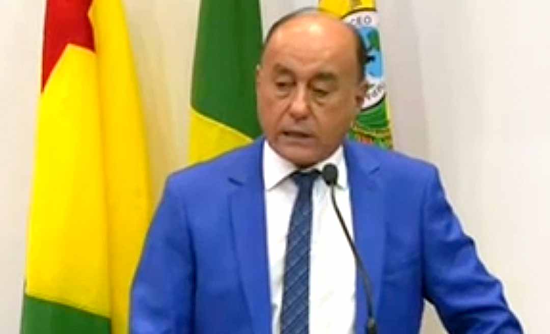 Prefeito Tião Bocalom cita Donald Trump durante posse da nova mesa diretora da Aleac