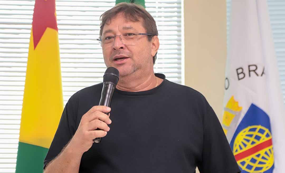 Secretário de Comunicação de Rio Branco destaca a importância da gratidão em fala sobre evento natalino