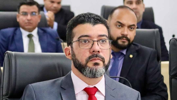 “Um viaduto não é mais importante que uma escola”, diz Kamai durante tribuna popular na Câmara