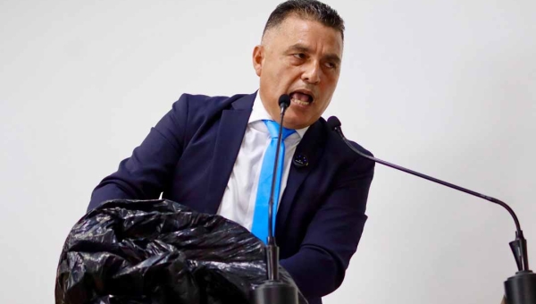 Eber Machado pede criação da 'CPI do mosquito do bem' para investigar compra na Saúde