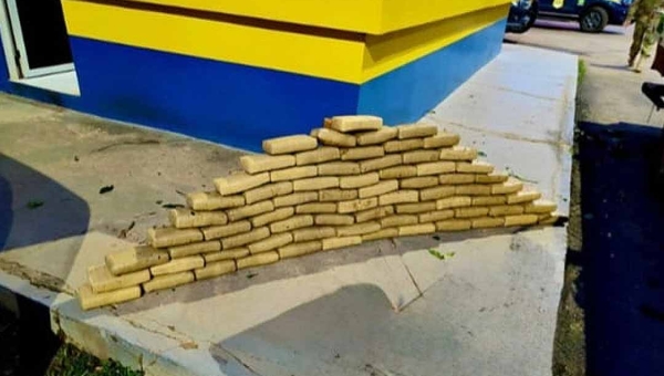 Carro que saiu de Plácido de Castro com destino à cidade de Rio Branco estava recheado de haxixe, um derivado da maconha