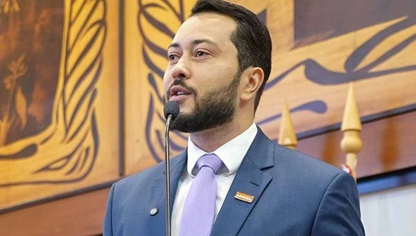 Jarude ironiza contrato de R$ 5 milhões da Secretaria de Esporte para voos de jatinho: “Agora os atletas podem pedir emprestado”