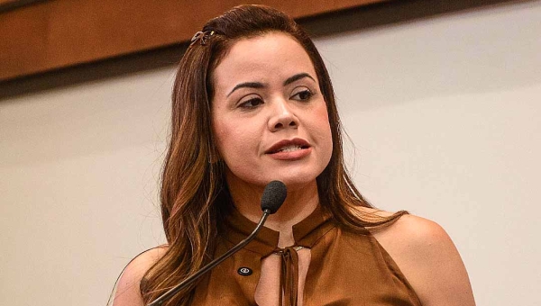 “Se o governo estiver ao lado do povo, estaremos juntos. Se não estiver, seguirei ao lado da população", afirma Michelle Melo