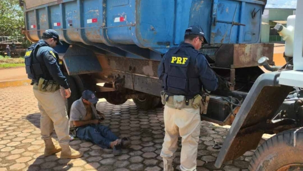 Ação conjunta entre as polícias Civil e Rodoviária recupera caminhão roubado em Senador Guiomard