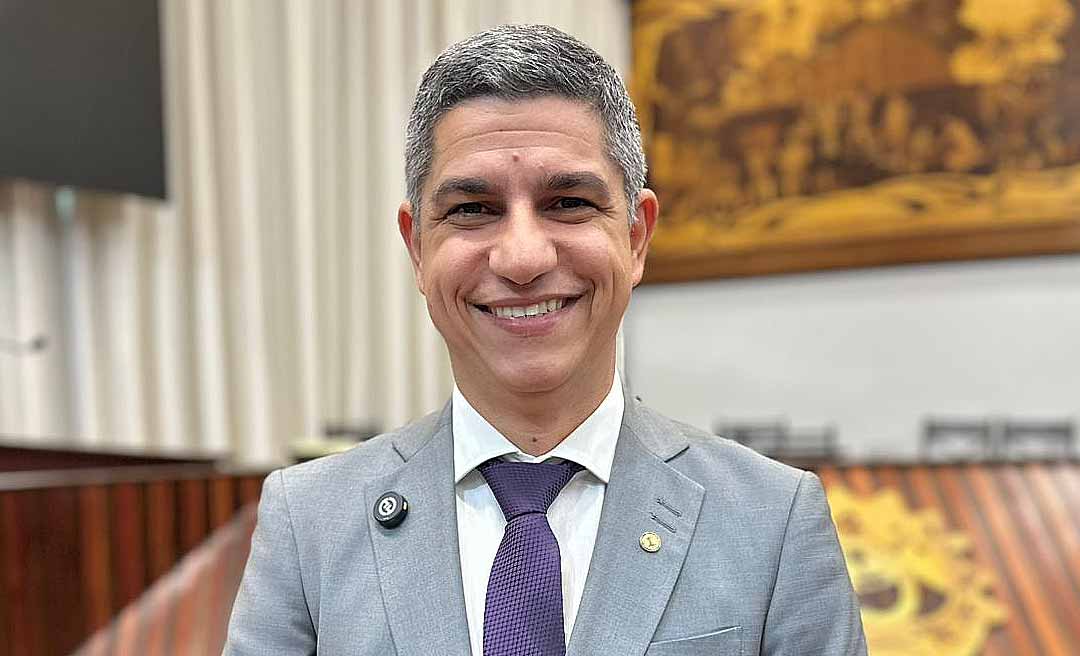 Líder do Podemos diz na Aleac que partido segue na base do governo, mas sua postura é de independência