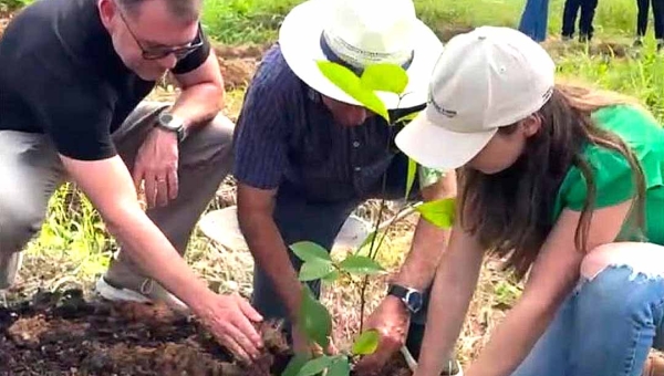 Prefeitura de Rio Branco realiza plantio de 400 mudas em ação de preservação ambiental na ETA II