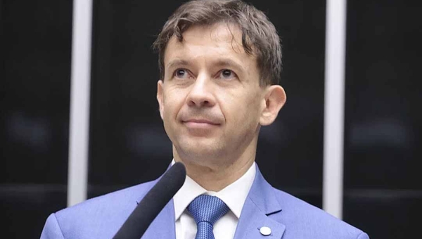 Velloso anuncia que assinou impeachment de Lula e nega influência na nomeação de irmã no governo petista