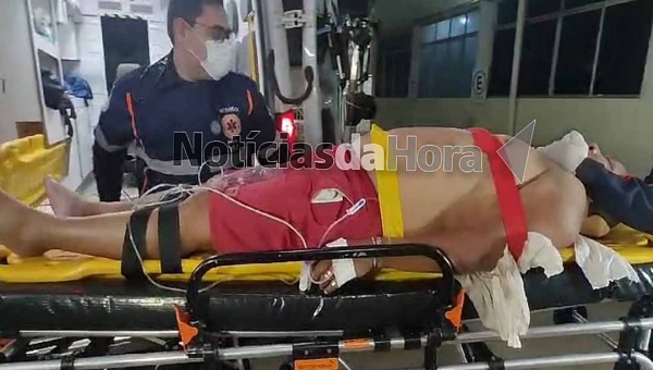 Motociclista passa mal, cai, desmaia e é levado às pressas ao Pronto-Socorro
