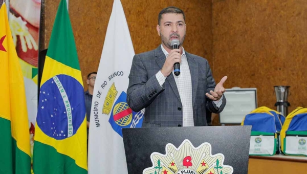 “Nossas escolas públicas hoje não deixam a desejar”, diz Nicolau Júnior na abertura do ano letivo