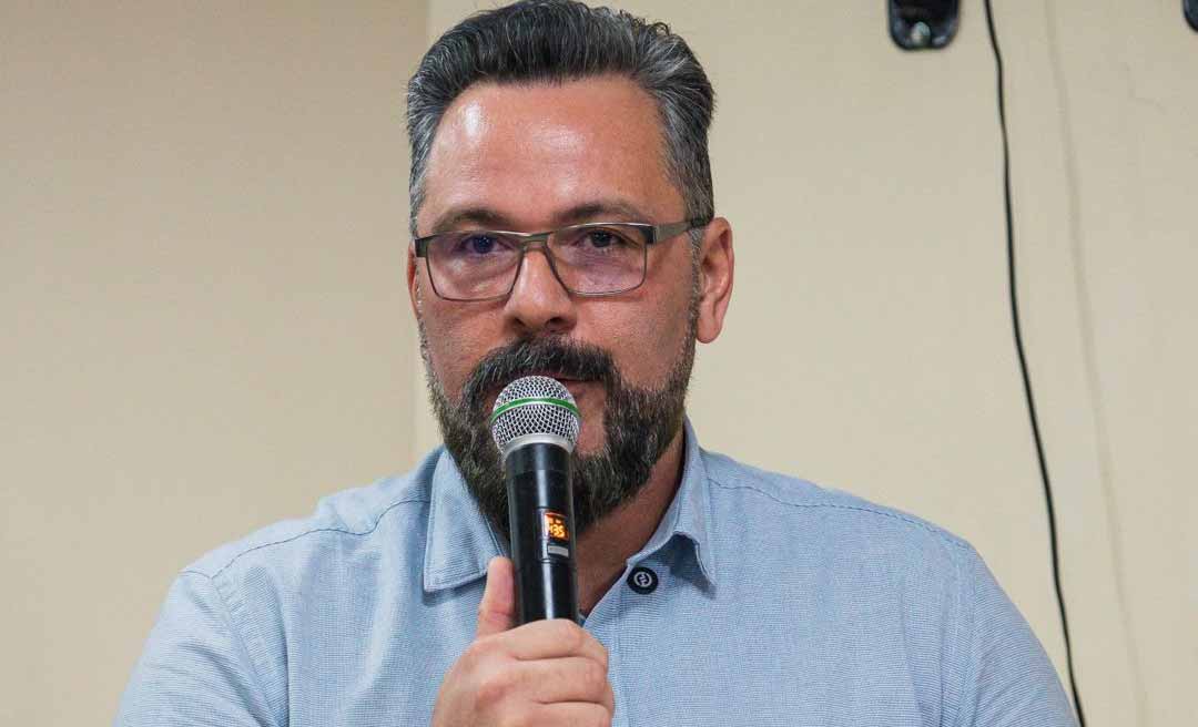 Depois de ter indicados exonerados por Gladson, Alan Rick posta mensagem que cita perseguição a Davi, personagem bíblico